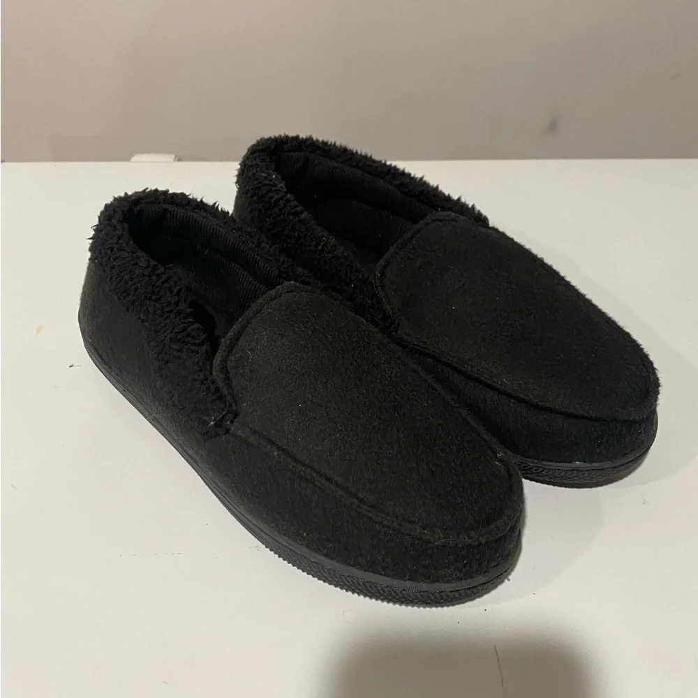 3/$10 Cuddl Duds Black Slip-On Footwear